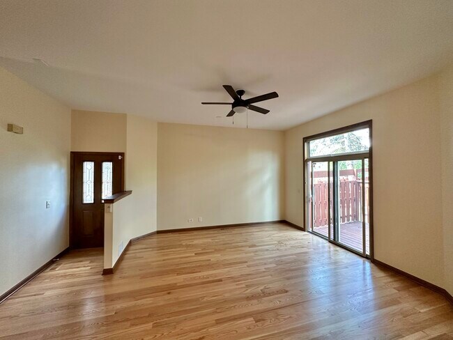 Living Room - 1010 Arbor Ct