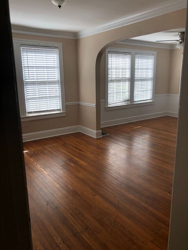 Foto del edificio - 2 Bedroom 1 Bathroom Duplex