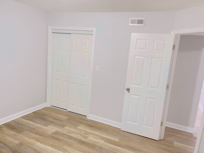 Building Photo - 3746 W Leland Ave