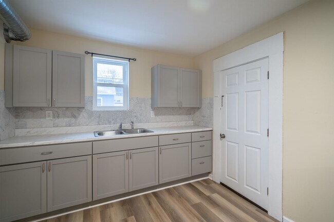 Building Photo - 86 Hawley St