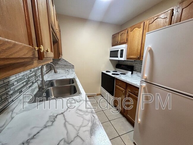 Building Photo - 1109 N 28th St