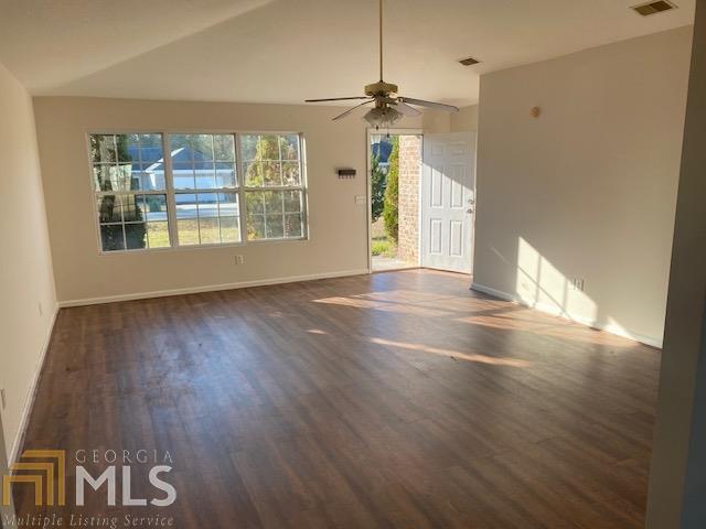 Foto del edificio - 5027 Scotch Pine Ave