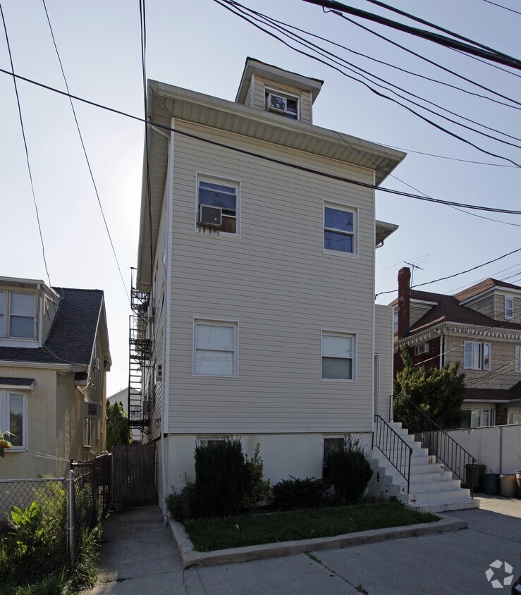 Building Photo - 34 McLaughlin St