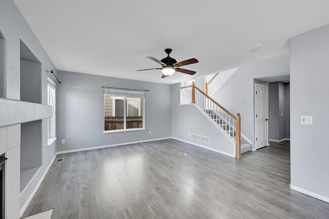 Foto del edificio - $2,640.95, 4 bed, 3.5 bath Home in Co Springs with Fenced in Yard and Finished Basement!