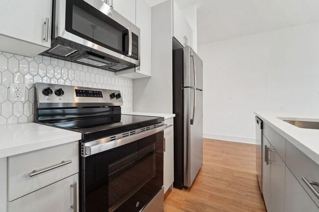 Building Photo - Meridia Upper Main