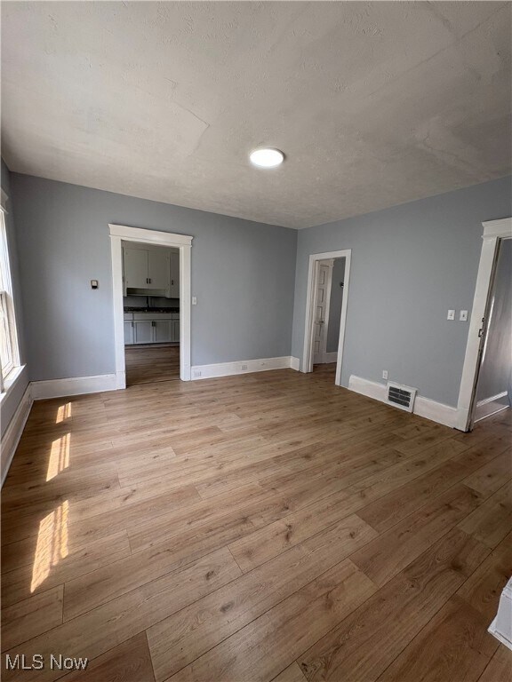 946 E 79th St Cleveland, OH 44103 – photo 4