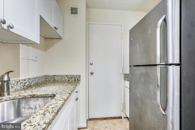 Foto del edificio - 10401 Grosvenor Pl