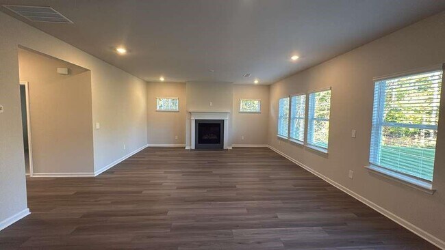 Building Photo - 26 Hemlock Ct