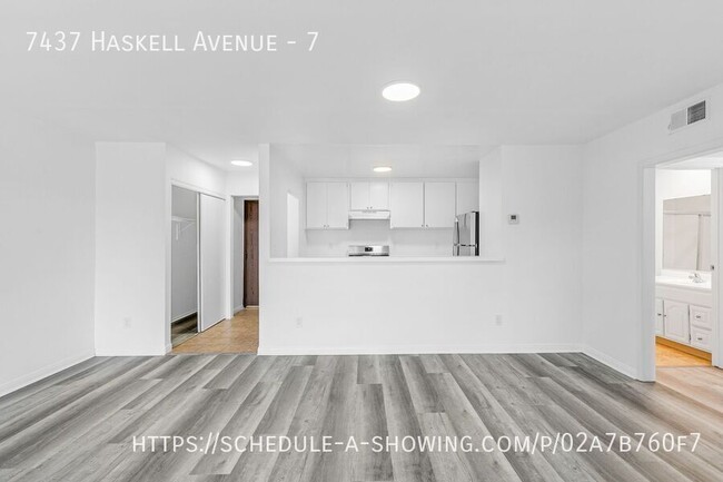 Foto del edificio - 7437 Haskell Ave