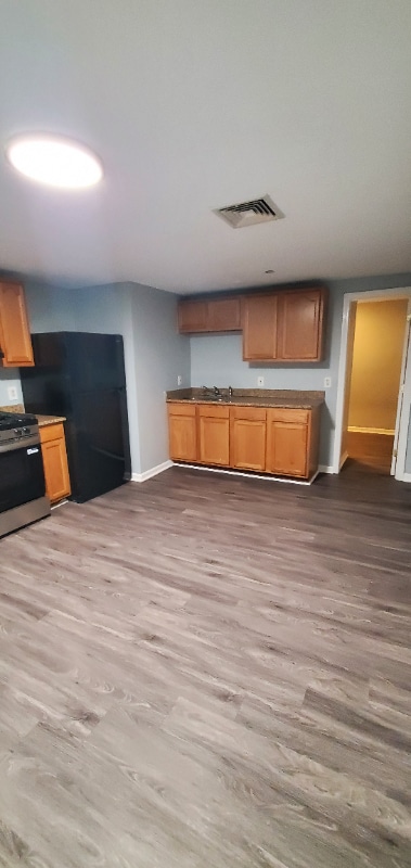 Building Photo - 84 Danforth St