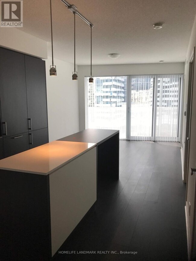 Building Photo - 100 Harbour St