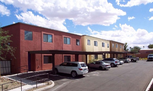 Primary Photo - Casa Belleza Townhomes