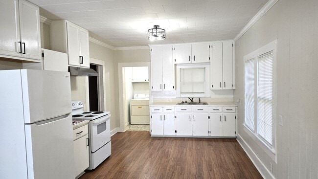 Foto del edificio - 511 E Cedar St