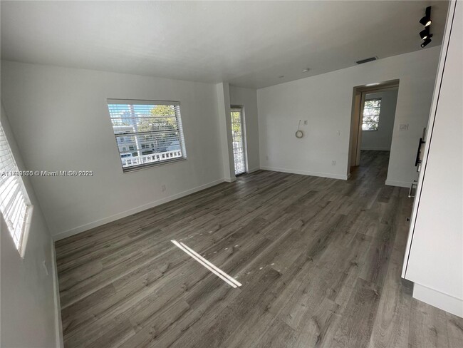 Foto del edificio - 323 Washington Ave