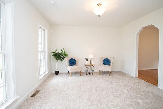 Foto del edificio - 96 Laurel Wood Dr