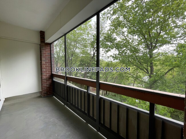 Building Photo - 1443 Beacon St