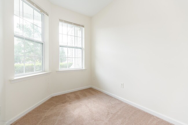 Foto del edificio - 244 Hawthorne Ln