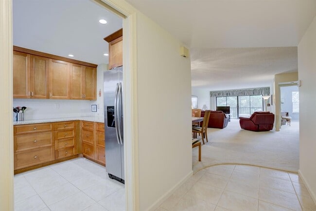 Building Photo - 300 N Hwy A1A