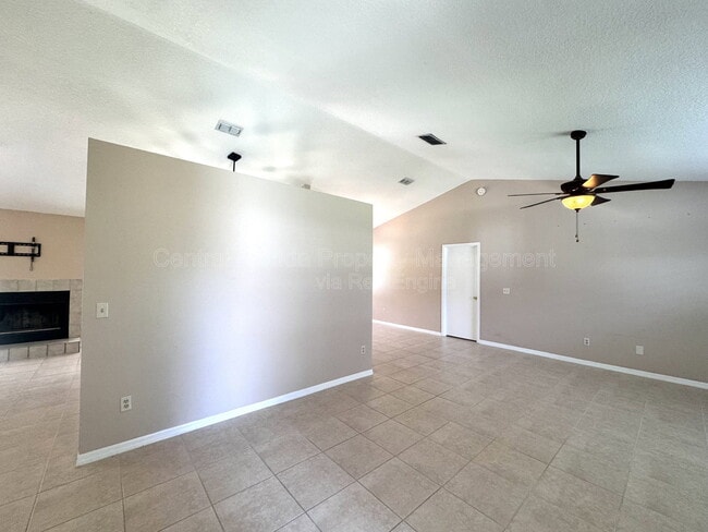 Building Photo - 5130 Sun Palm Dr