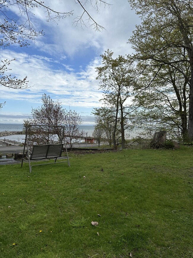 Building Photo - 7420 Lake Crest Dr
