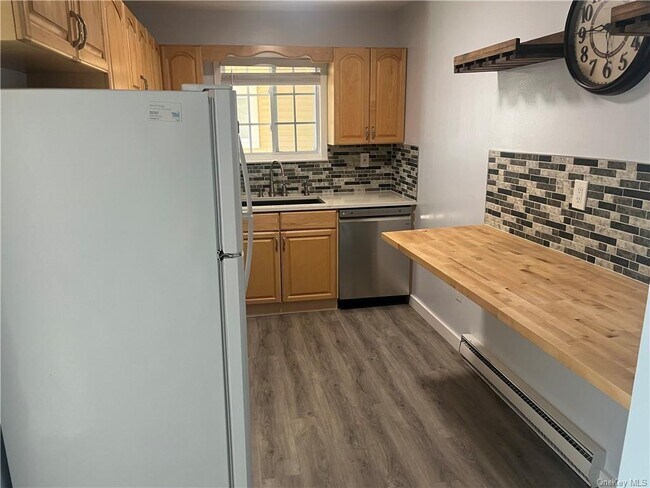 Building Photo - 608 Fox Run Ln
