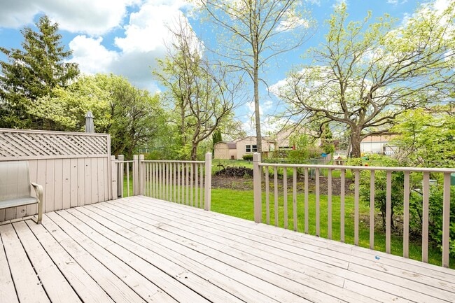 Building Photo - 45085 Horseshoe Dr