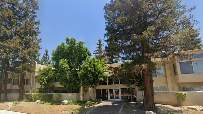 Fachada del edificio - 7800 Topanga Canyon Blvd