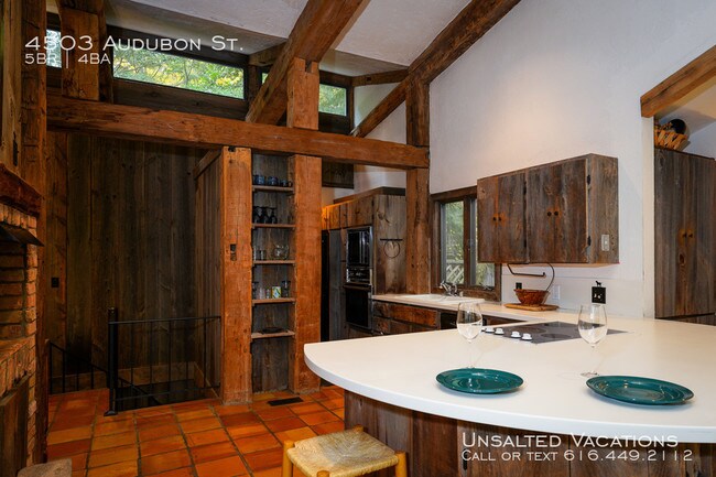 Building Photo - Amazing home located in Castle Park