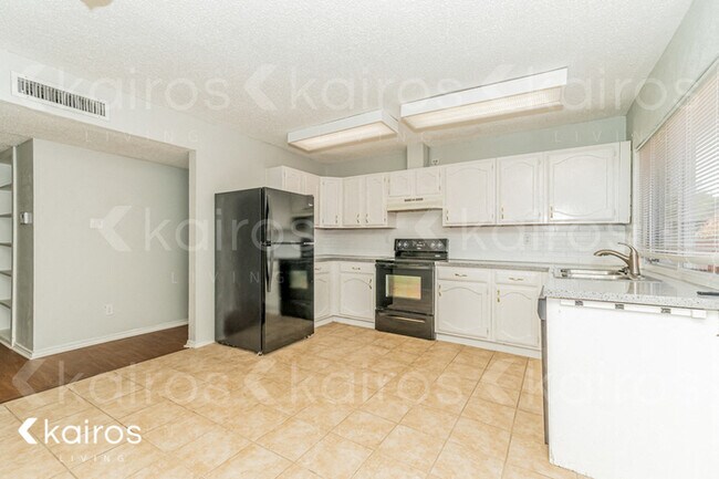 Foto del edificio - 5002 Lewis Trail