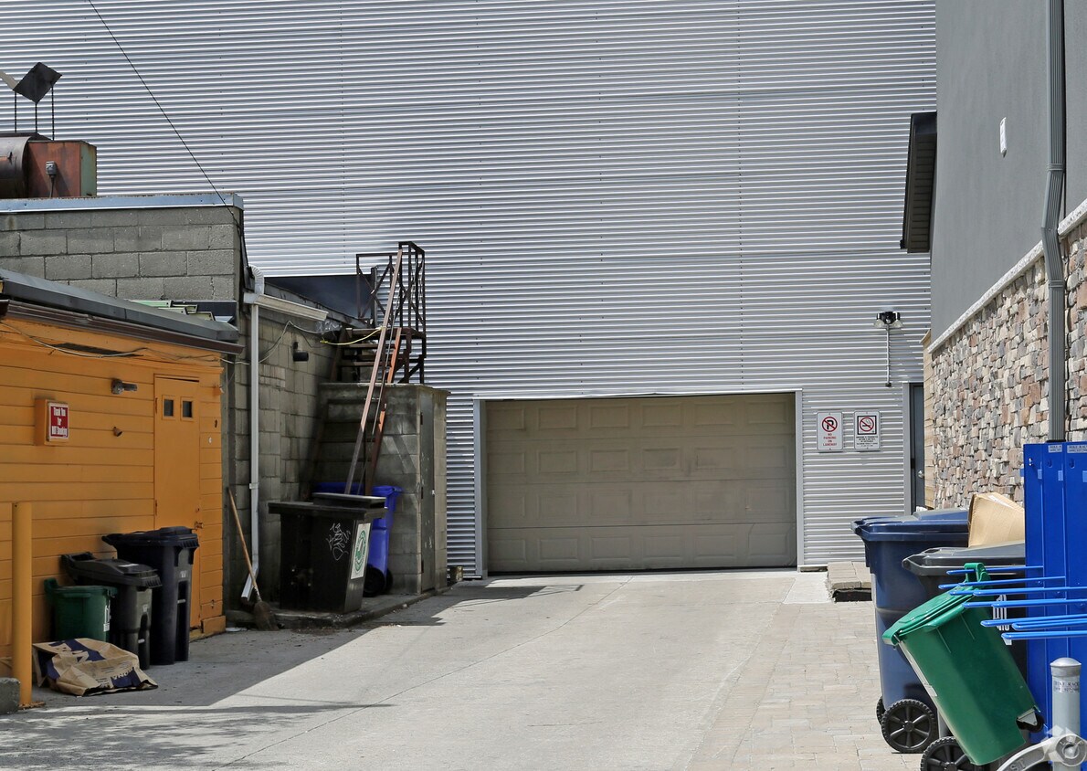 Photo du bâtiment - Modern Beach Lofts