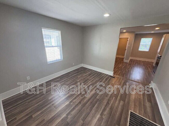 Foto del edificio - 3729 N Kenwood Ave