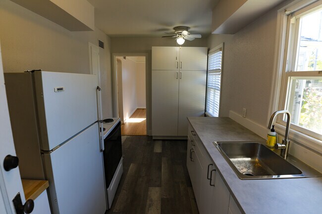 Kitchen - 714 NE 53rd Ave