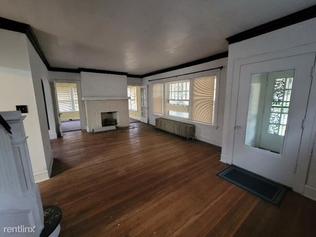 Building Photo - 3 br, 1 bath House - 787 Thornhill Drive