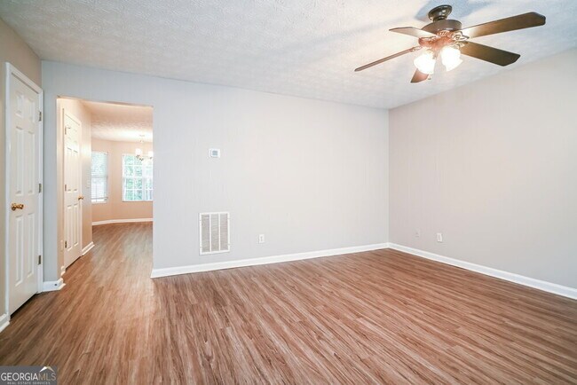 Foto del edificio - 1351 Hollenbeck Ln
