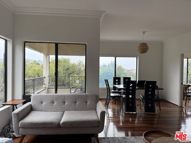 Building Photo - 234 N Kenwood St