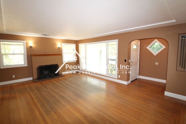 Building Photo - Charming 3bd/1ba North Sacramento Home