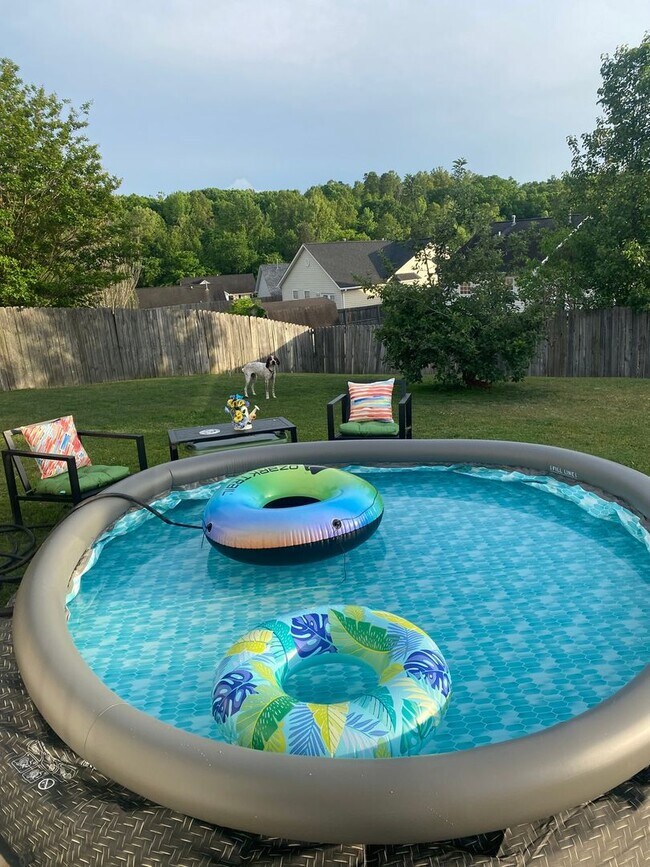 Foto del edificio - 2459 Shadow Valley Rd