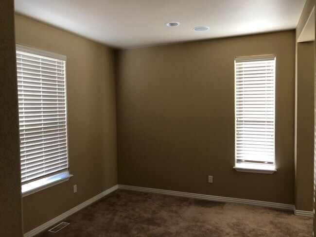Foto del edificio - 8472 Roaring Fork Dr