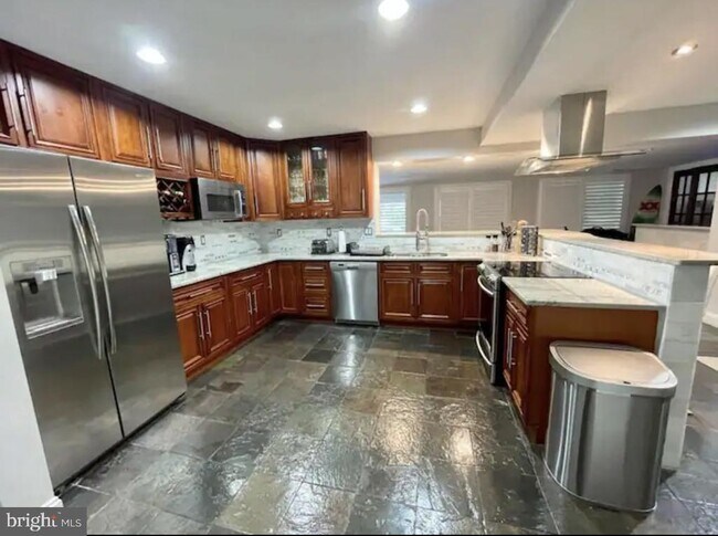 Building Photo - 3522 Rockway Ave