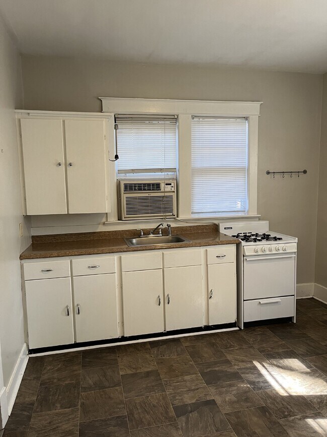 Foto del edificio - GREAT LEASE OPPORTUNITY 1 BEDROOM 1 BATH  ...
