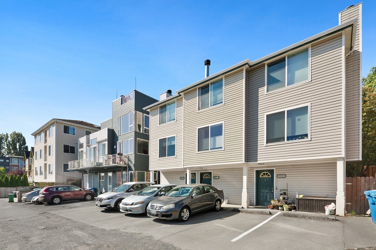 Primary Photo - 3224 21st Ave W