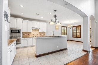 Building Photo - 8127 Edenwood Dr