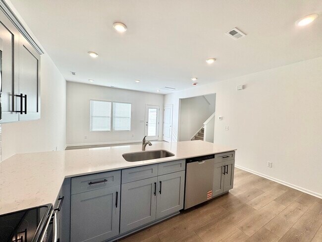 Foto del edificio - BRAND NEW 3bd/2.5 BATH HOME- Kensington Co...
