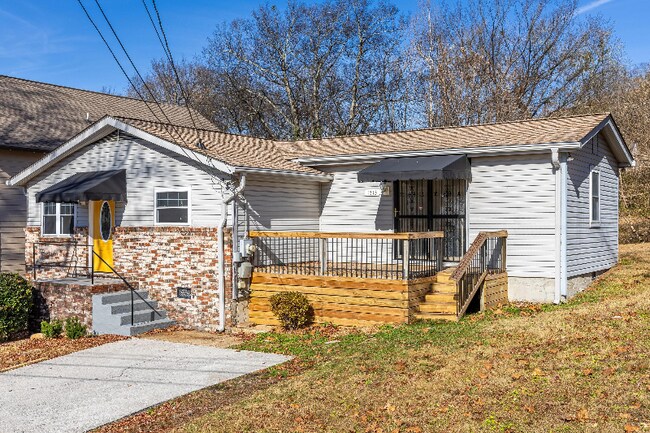 Building Photo - 1313 W 46th St
