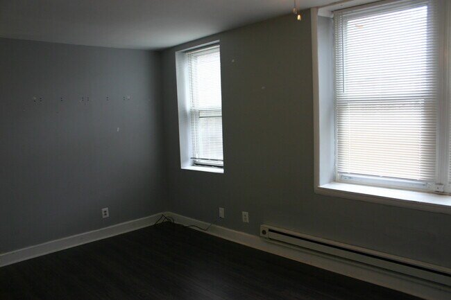 Dormitorio - 808 S 6th St