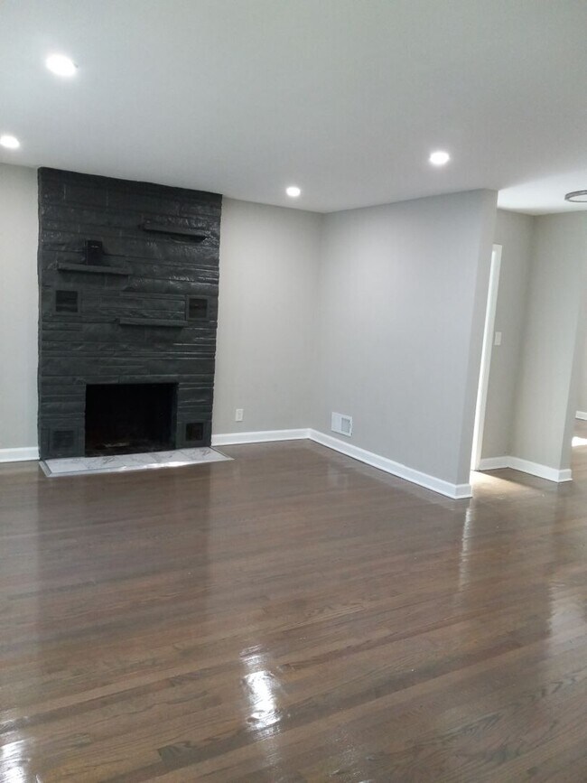 Foto del edificio - Spectacular 3-Bedroom Home in Gary!