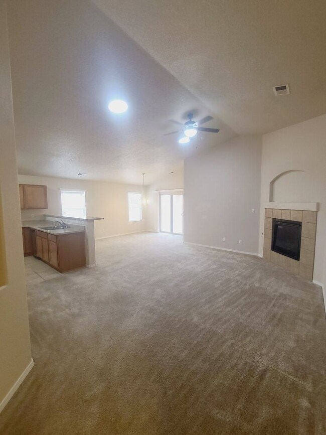 Building Photo - Charming 3 bedroom, 2 bathroom home locate...