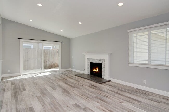Building Photo - 980 Presidio Dr