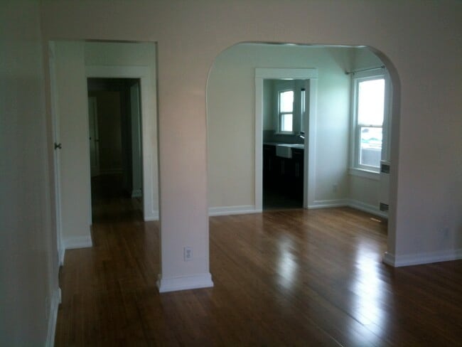 Building Photo - 940 Marview Ave