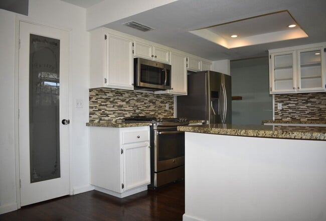 Building Photo - 1465 W Colonial Pkwy